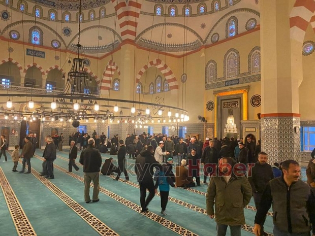Baba Oğul Aynı Safta