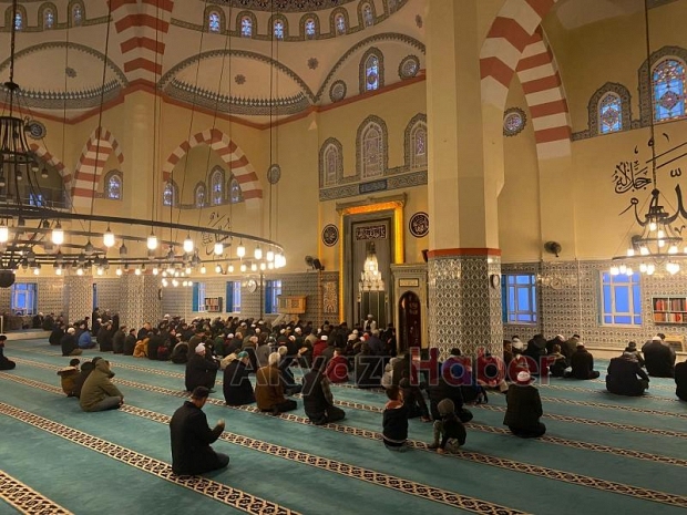 Baba Oğul Aynı Safta