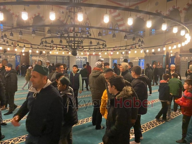 Baba Oğul Aynı Safta