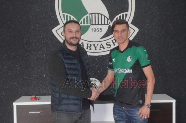 Sakaryaspor'da 4 oyuncunun bileti kesildi