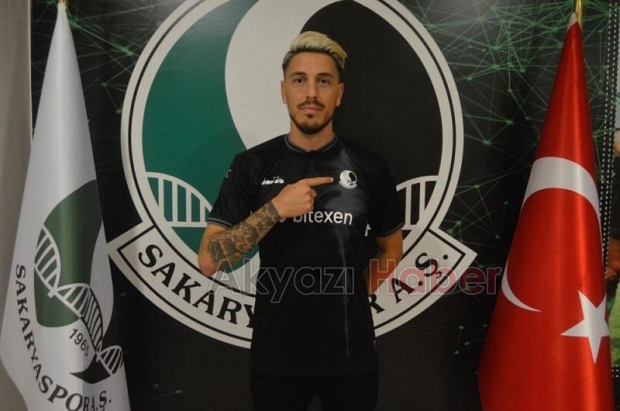 Sakaryaspor'da 4 oyuncunun bileti kesildi