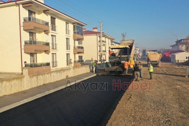 Akyazı’da asfalt atağı 2023 yılında da devam ediyor