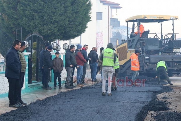 Akyazı’da asfalt atağı 2023 yılında da devam ediyor