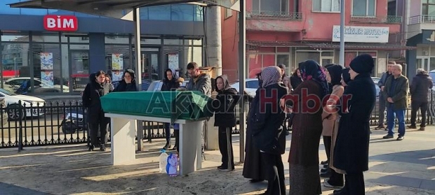  Zeynep Ünal defnedildi 