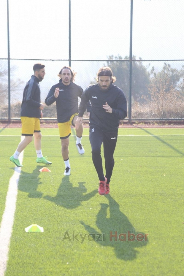 As Akyazıspor Deplasmandan 3 Puanla Dönmesini Bildi 