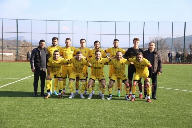 As Akyazıspor Deplasmandan 3 Puanla Dönmesini Bildi 