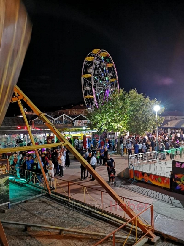 Sömestır tatilinde eğlence şöleni Asya Lunapark'ta
