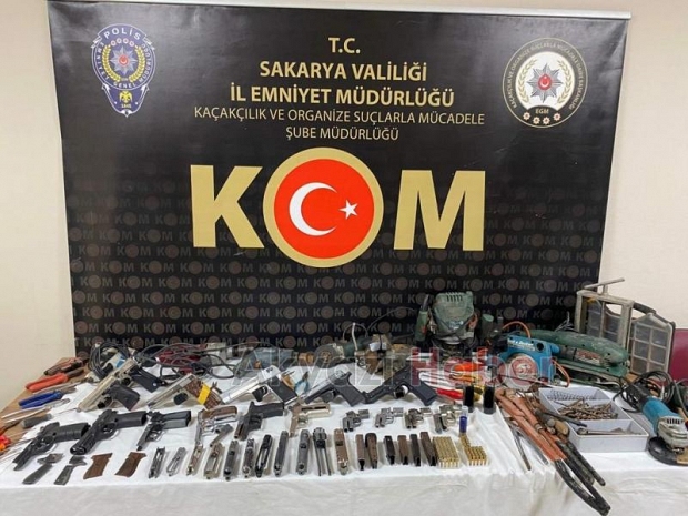 Kuru sıkıları gerçek silaha dönüştürenler yakalandı
