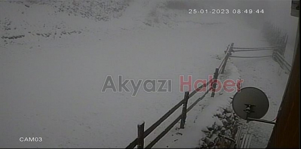 Sakarya'nın yüksek kesimlerine kar yağdı