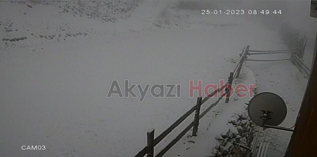 Sakarya'nın yüksek kesimlerine kar yağdı