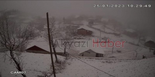 Sakarya'nın yüksek kesimlerine kar yağdı