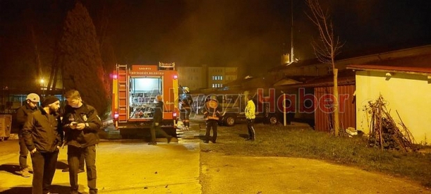 Akyazı'da orman işletmenin kamyonetinde yangın