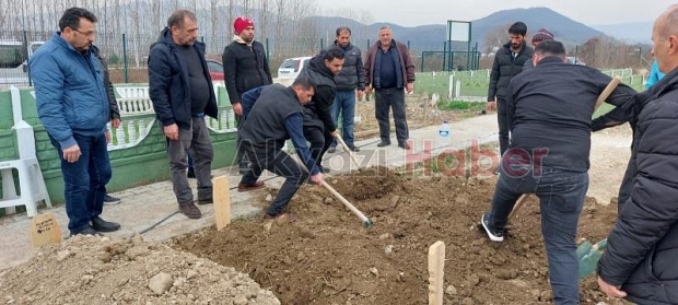 Evde kalbi duran Kerem Ertuğrul defnedildi