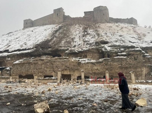Tarihi Gaziantep Kalesi, depremde yıkıldı