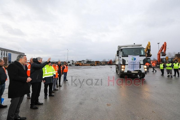 43 iş makinası enkaz kaldırma için yola çıktı