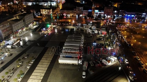 Sakarya yardımda öncü oldu: 25 yardım tırı, 55 iş makinası ve 124 personel