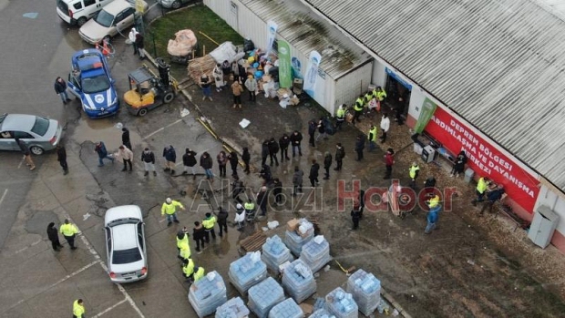 Sakarya yardımda öncü oldu: 25 yardım tırı, 55 iş makinası ve 124 personel