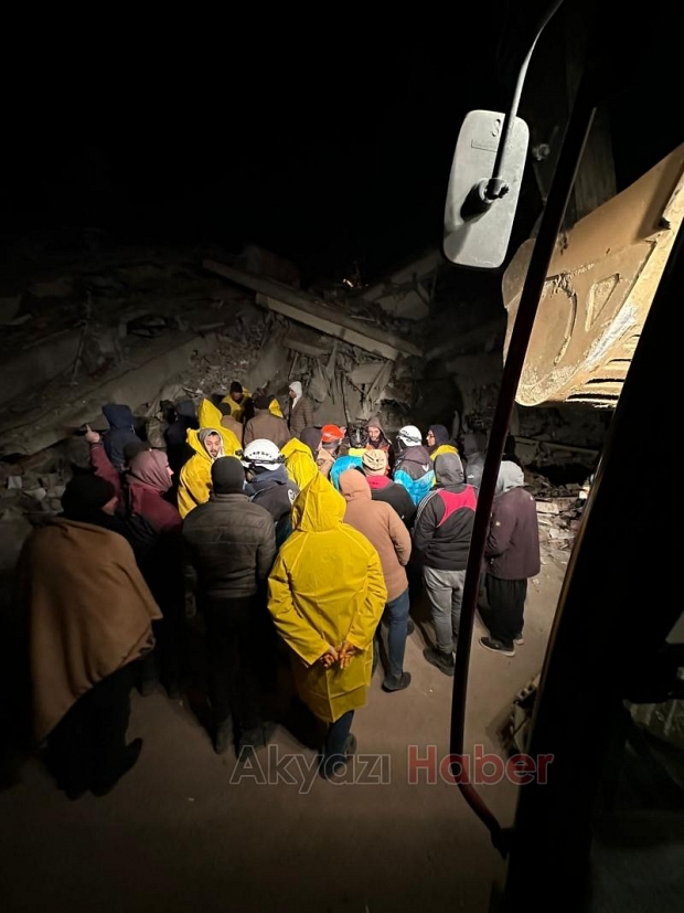 Akyazı Belediyesi’nin araçları deprem bölgesinde
