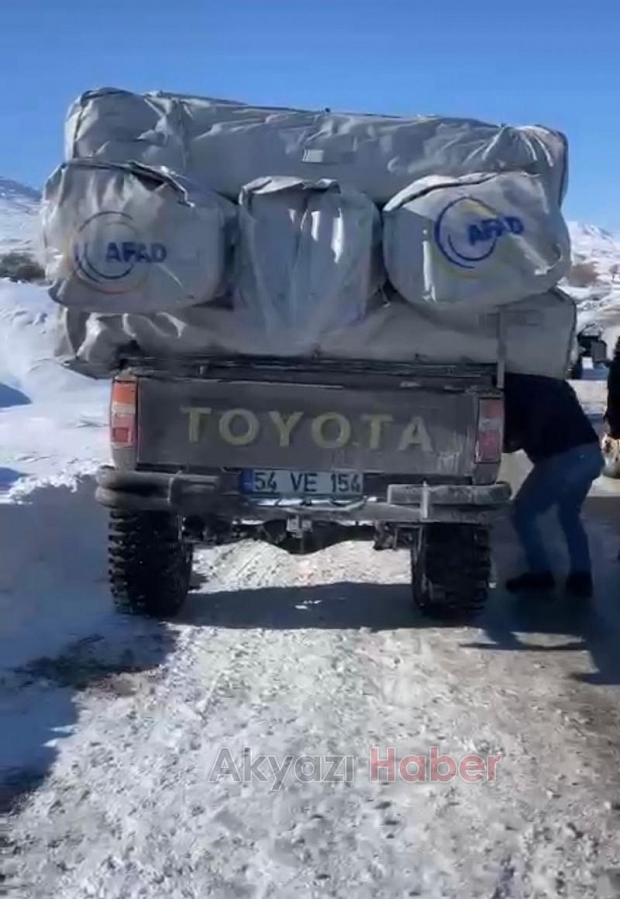 Akyazılı off roadçılar çadırları depremzedelere ulaştırıyor