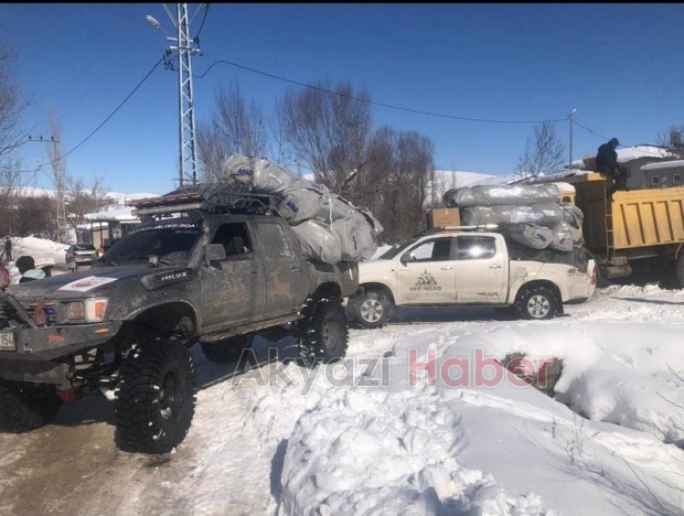 Akyazılı off roadçılar çadırları depremzedelere ulaştırıyor