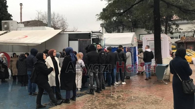 Depremzedelere kan vermeye koştular
