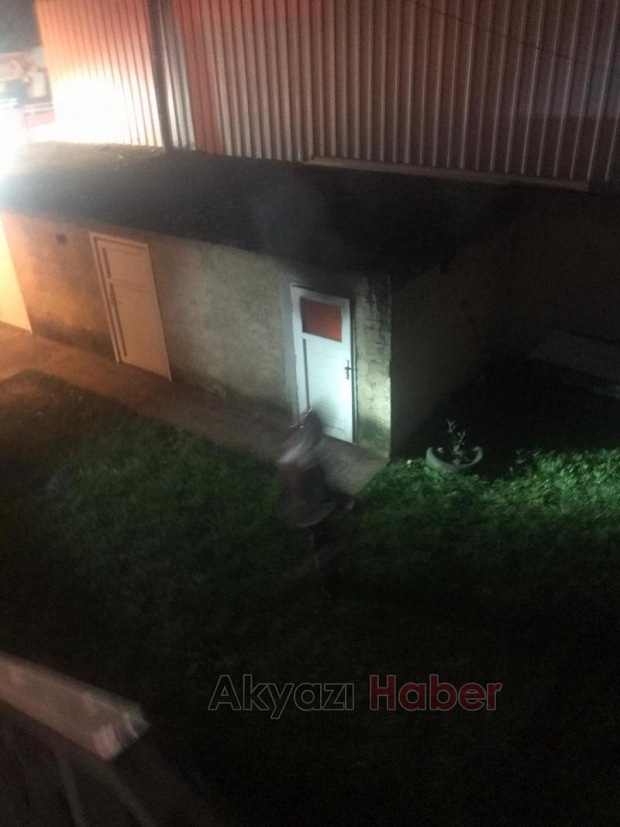 Akyazı'da iki ayrı yangına itfaiye müdahale etti