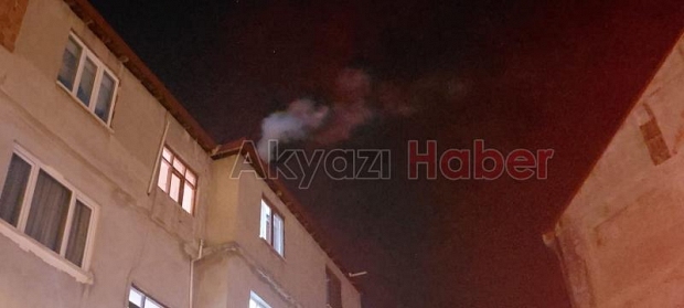Akyazı'da iki ayrı yangına itfaiye müdahale etti