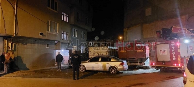 Akyazı'da iki ayrı yangına itfaiye müdahale etti
