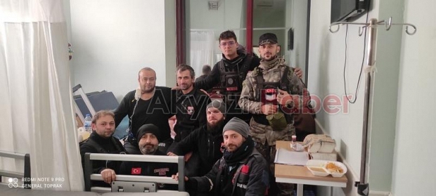 SAKTİM ekibi enkazdan sağ çıkardıkları Serkan'ı ziyaret etti
