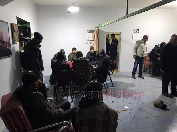 Bir tır dolusu Afganı Akyazı'ya bıraktılar