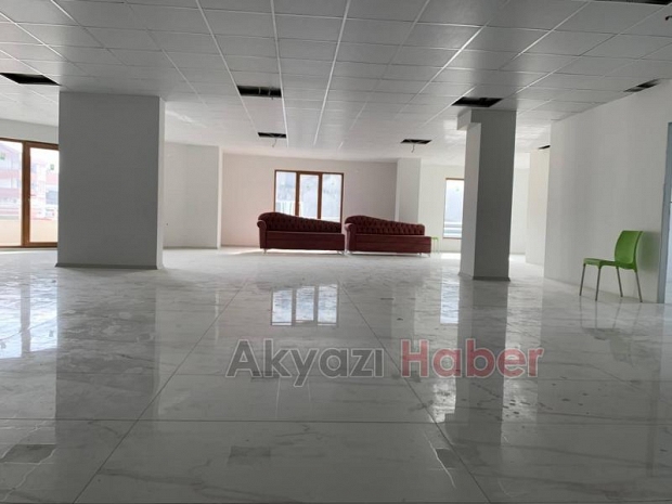 Akyazı'nın beklediği mağaza açılışa çok az kaldı