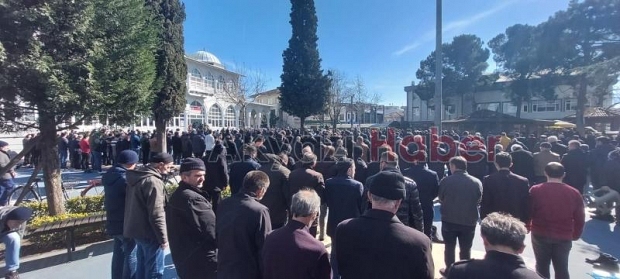 Depremde hayatını kaybedenler için gıyabi cenaze namazı kılındı