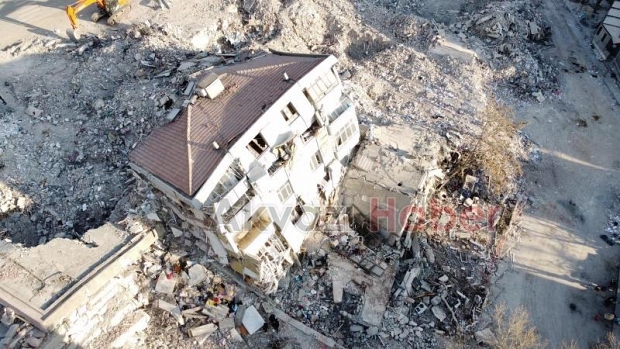 Akyazılıların gönderdiği yardımların dağıtımını görüntüledik