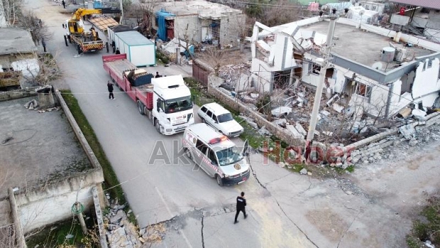 Akyazılıların gönderdiği yardımların dağıtımını görüntüledik