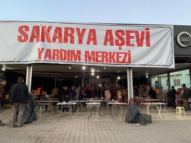 Maraş'ta kurulan Sakarya aşevinde 5 bin depremzedeye sıcak yemek çıkıyor