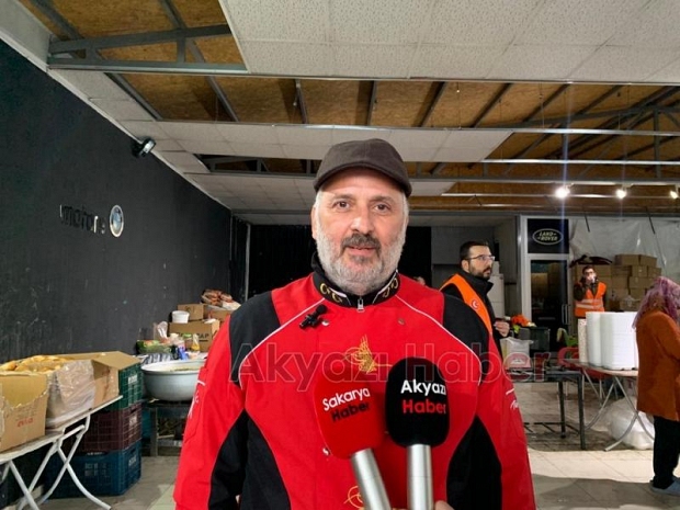 Maraş'ta kurulan Sakarya aşevinde 5 bin depremzedeye sıcak yemek çıkıyor