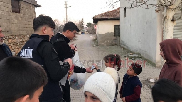 SAKTİM, 2 hayır sever tarafından alınan konteyner evi depremzede çifte teslim etti