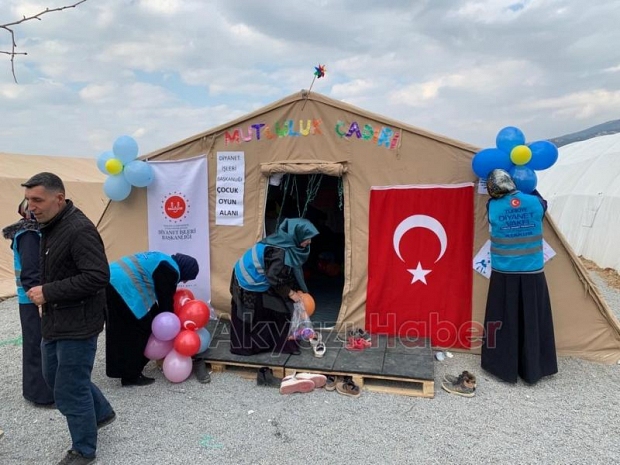 Sakarya'dan Maraş'a giden müftülük personeli yardım için çalışıyor