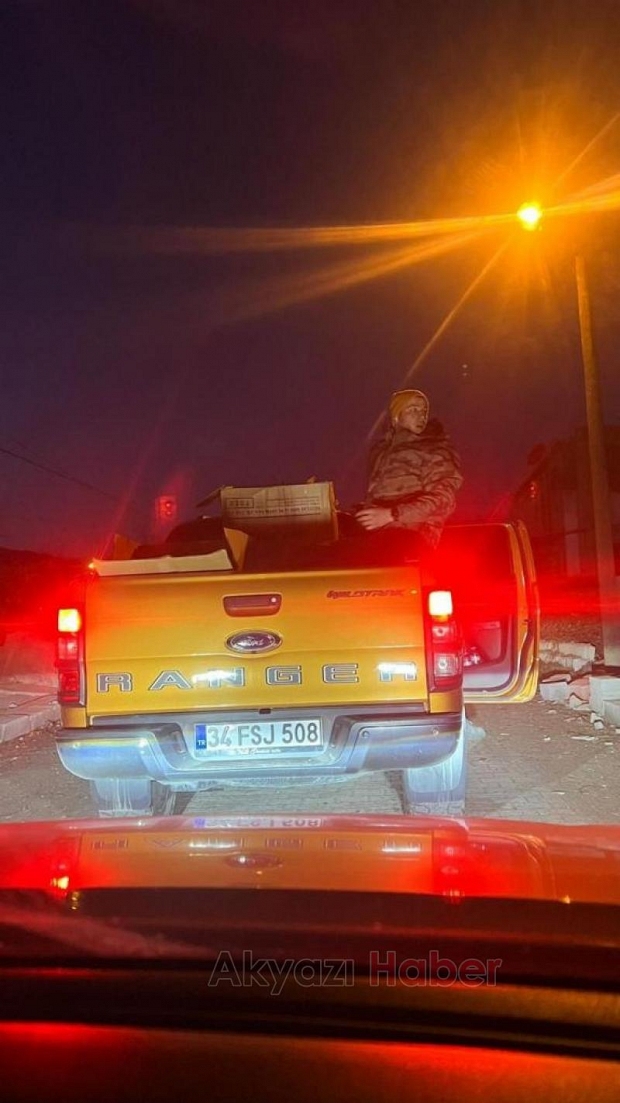 Akyazılı esnaflar deprem bölgesinden döndü