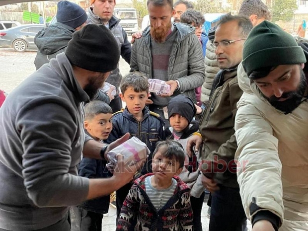 Akyazılı esnaflar deprem bölgesinden döndü