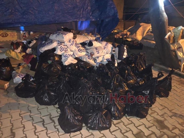 Akyazılı esnaflar deprem bölgesinden döndü