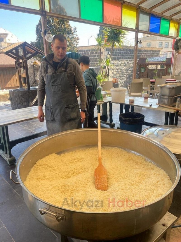Akyazılı esnaflar deprem bölgesinden döndü