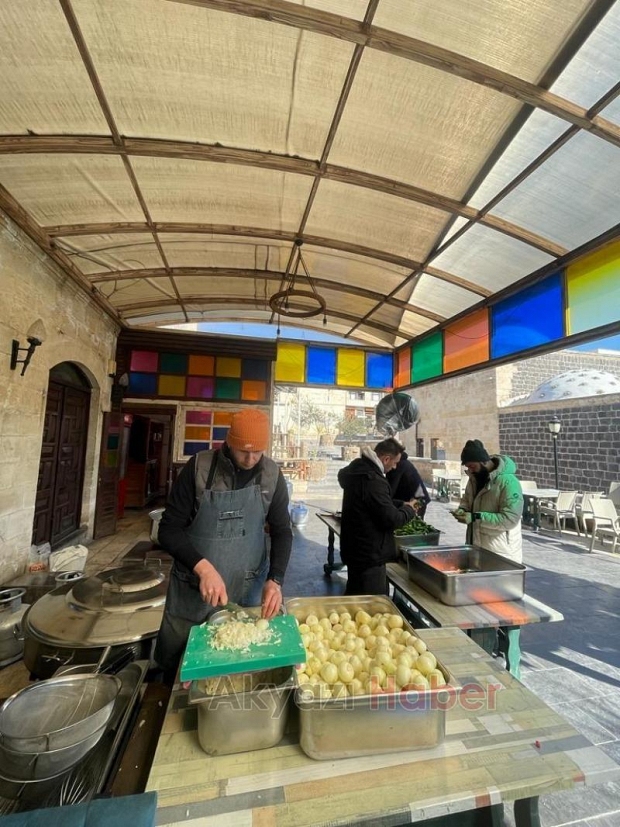 Akyazılı esnaflar deprem bölgesinden döndü