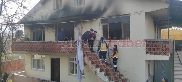 Akyazı'da bir evde çıkan yangında 72 yaşındaki yaşlı adam yaşamını yitirdi
