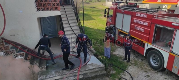 Akyazı'da bir evde çıkan yangında 72 yaşındaki yaşlı adam yaşamını yitirdi