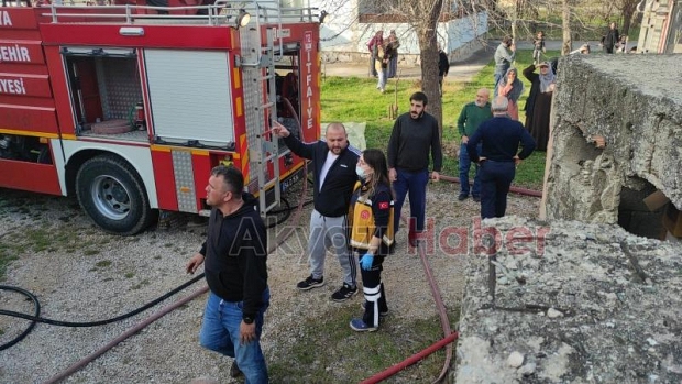Akyazı'da bir evde çıkan yangında 72 yaşındaki yaşlı adam yaşamını yitirdi