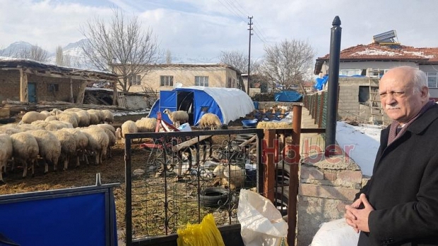Bayraktar, depremzede çiftçileri ziyaret etti