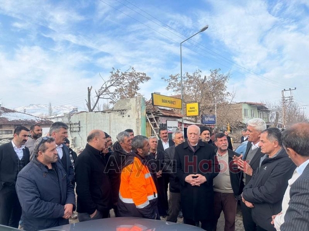 Bayraktar, depremzede çiftçileri ziyaret etti