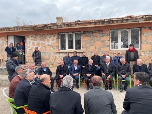 Bayraktar, depremzede çiftçileri ziyaret etti