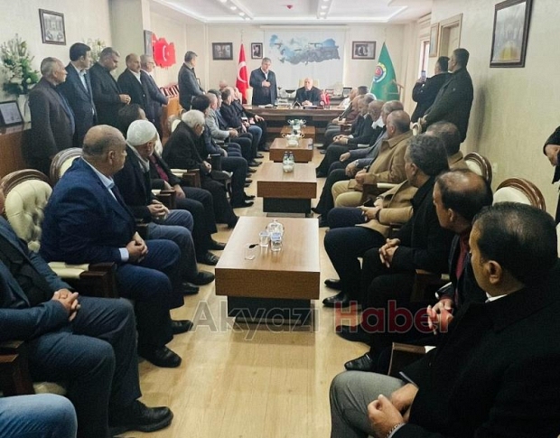 Bayraktar, depremzede çiftçileri ziyaret etti